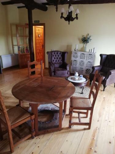 Hotel Restaurante Agapio De Tresni�o