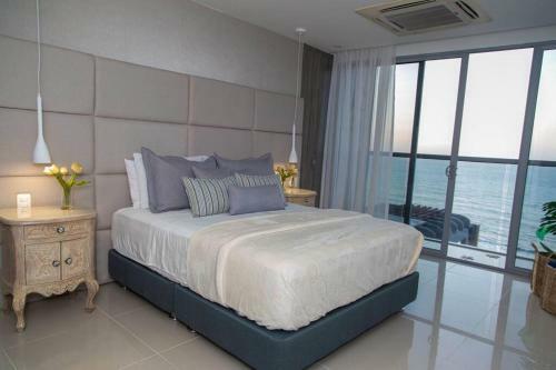 Luxury Beachfront Apartment - Morros City