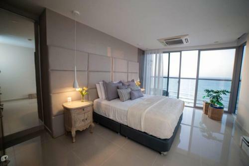 Luxury Beachfront Apartment - Morros City