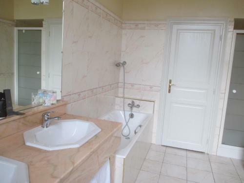 Hotel Hostellerie Du Ch�teau Des Monthairons