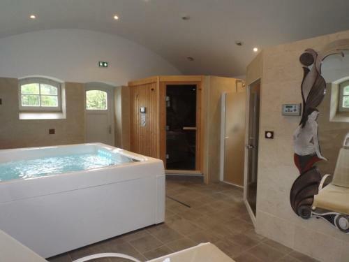 Hotel Hostellerie Du Ch�teau Des Monthairons