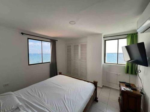 Apartamento Charming Beachfront Apt With Sea View & Pool