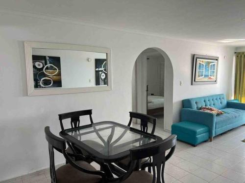 Apartamento Charming Beachfront Apt With Sea View & Pool