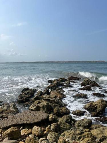 Apartamento Charming Beachfront Apt With Sea View & Pool