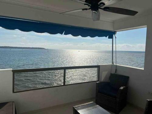 Apartamento Cozy Beachfront Apt Great Views & Pool