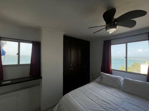 Apartamento Cozy Beachfront Apt Great Views & Pool