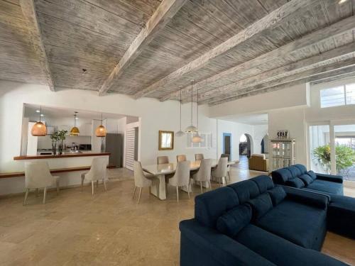 Blue House - Beachfront Luxury House With 8 Bedrooms