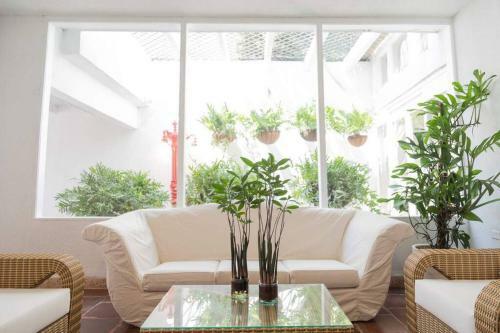 Blue House - Beachfront Luxury House With 8 Bedrooms