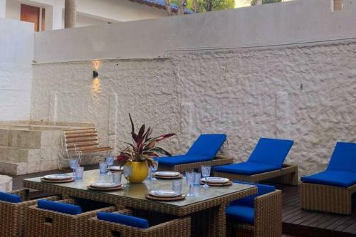 Blue House - Beachfront Luxury House With 8 Bedrooms