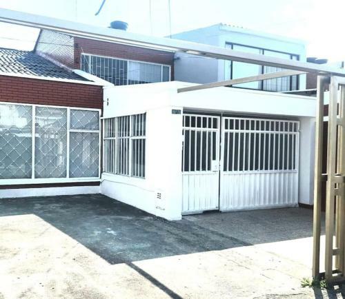 Casa Cerca Del Aeropuerto: Spa Con Sauna Y Jacuzzi