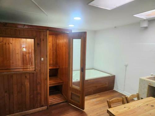 Casa Cerca Del Aeropuerto: Spa Con Sauna Y Jacuzzi