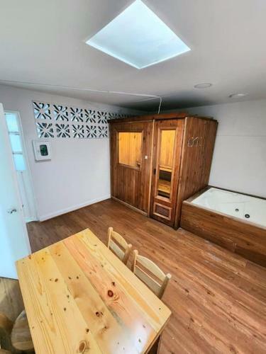 Casa Cerca Del Aeropuerto: Spa Con Sauna Y Jacuzzi
