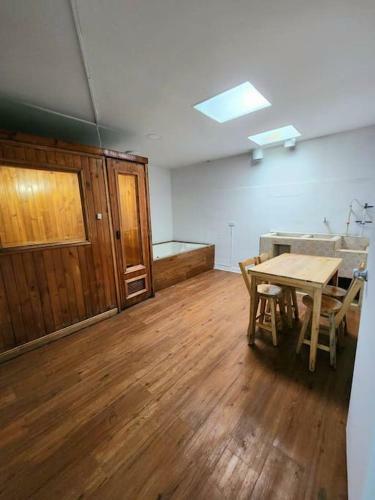 Casa Cerca Del Aeropuerto: Spa Con Sauna Y Jacuzzi