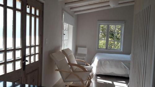 Caba�a De Adobe En Lago Rapel