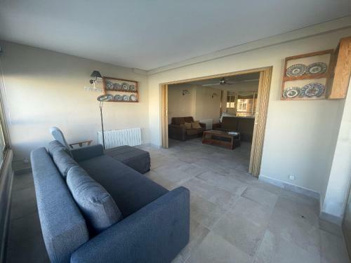 Ba12-2, Gran Apartamento Con Terraza Muy Cerca De