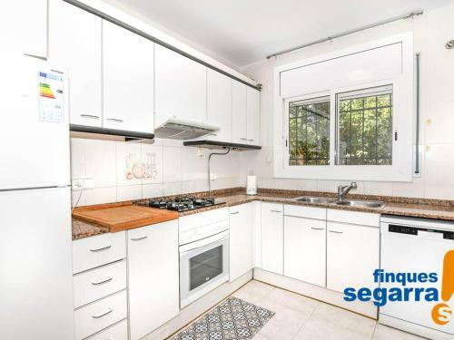 Casa El Vendrell, 3 Dormitorios, 8 Personas - Es-320-23