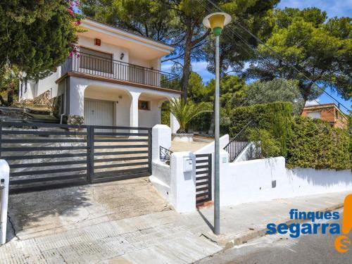 Casa El Vendrell, 3 Dormitorios, 8 Personas - Es-320-23