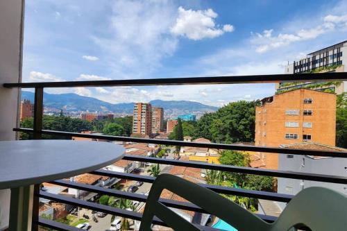 Intimate Apartment With Balcony & Stunning Views!