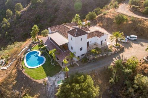 Mansion With Private Pool, Partly But Fully Private !