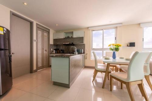 29th Floor Beachfront Apartment In Bocagrande!