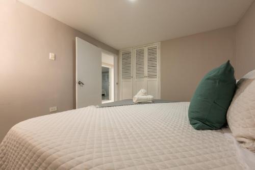 Spacious And Lovely Apartment