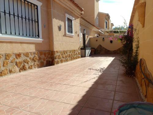 Charming Bungalow In Private Urbanization Royal Interpark