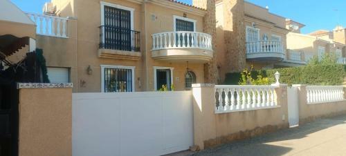 Charming Bungalow In Private Urbanization Royal Interpark