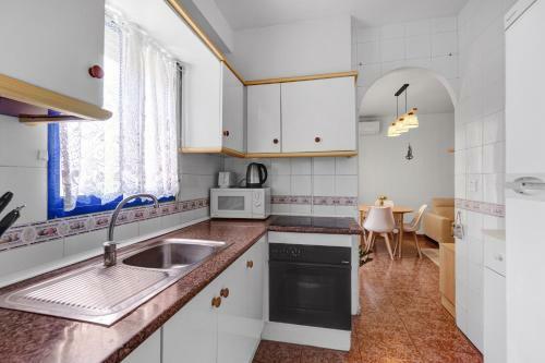 A Spacious And Cozy Apartment.