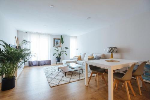 Apartamento Pz Triana Amplio, Moderno Y Luminoso Apt 2d 2b