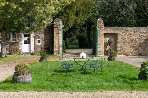 Bed & Breakfast Le Domaine Du Chalonge