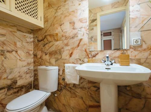 Magno Apartments Pajaritos - Private Parking Included