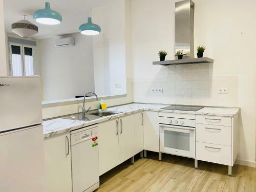 Flamenca Triana - Apartamento Totalmente Equipado Wifi 2d Sofas Camas 2 Ba�os