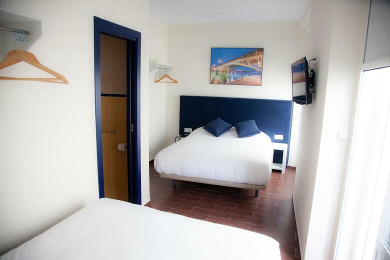 Hotel Noches En Triana