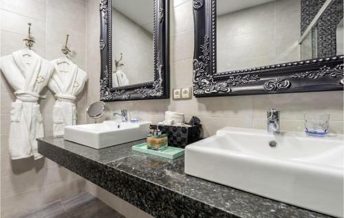 Nice Apartment In Sevilla With Wifi And 1 Bedrooms