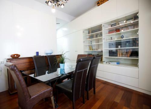 Apartamento Rentalsevilla A Los Pies De La Giralda