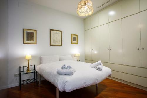Apartamento Rentalsevilla A Los Pies De La Giralda