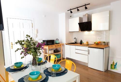Sunny Terrace - Lovely Center Apartments Alameda