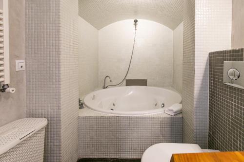 Apartamento 3 Dormitorios En Calle San Vicente.