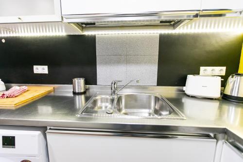 Apartamento 3 Dormitorios En Calle San Vicente.