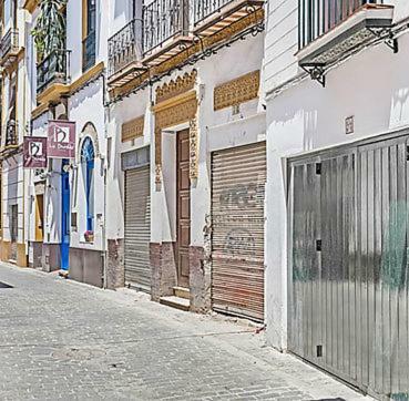 Fam Sevillian Townhouse