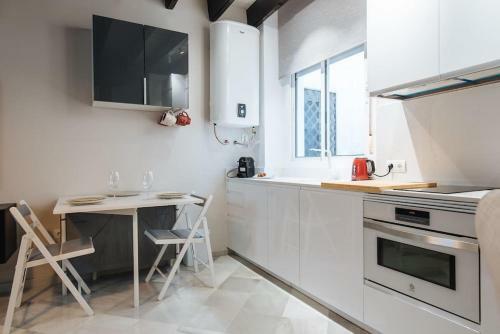 Ad2b Apartment, 300m From Cathedral With 2br