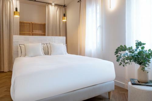 Magno Apartments Robles With Bath Tub And Private Parking