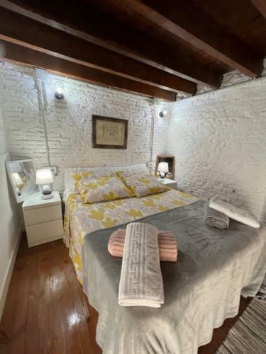 Airbhouse Private Rooms & Apartments