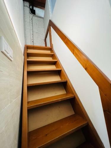 Airbhouse Private Rooms & Apartments