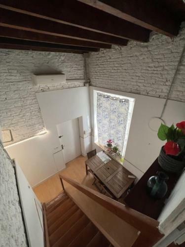 Airbhouse Private Rooms & Apartments