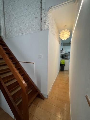 Airbhouse Private Rooms & Apartments