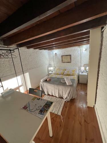 Airbhouse Private Rooms & Apartments