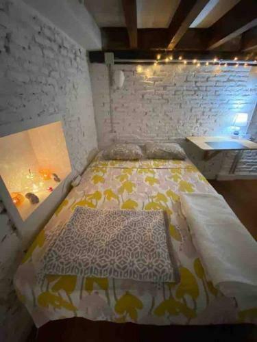 Airbhouse Private Rooms & Apartments