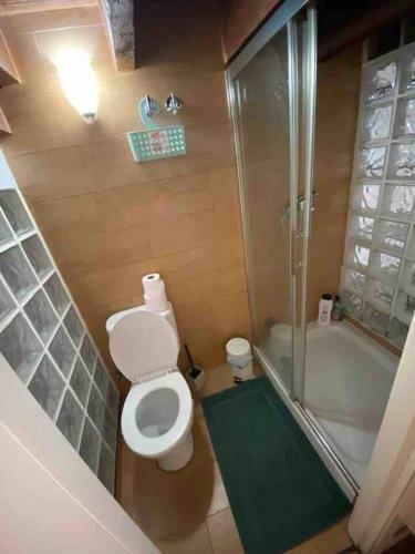 Airbhouse Private Rooms & Apartments