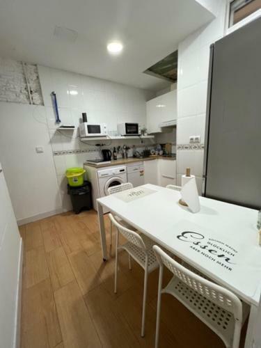 Airbhouse Private Rooms & Apartments